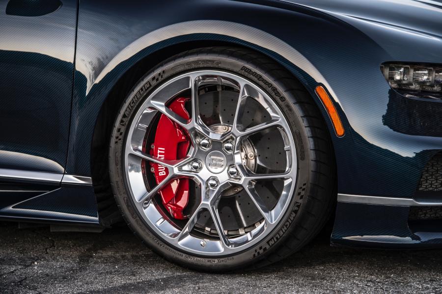 Колеса Bugatti Chiron 2016 года  (NA) (фото 35 из 39)